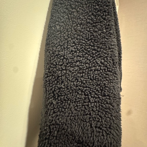 Women's Alo Black Fleece Foxy Jacket - Picture 6 of 10